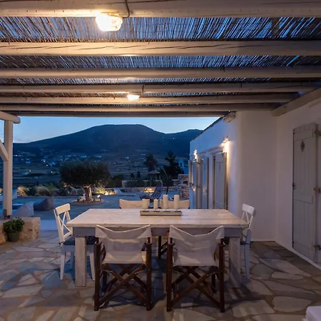 Mia Chrisi Akti (Paros)