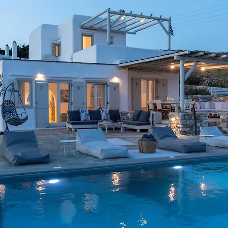Mia Chrisi Akti (Paros)